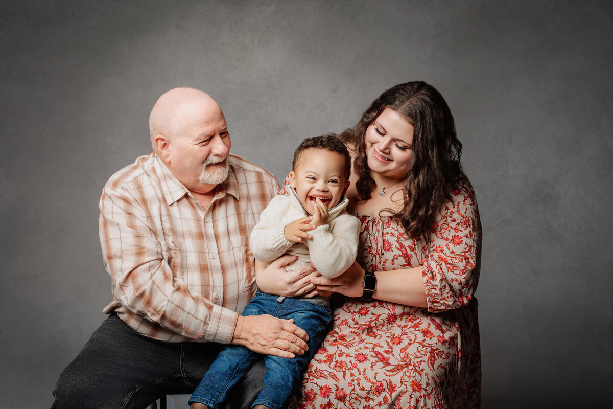 NWA family photographer, Northwest Arkansas best family photography, family portraits near me, professional family photos, family photography packages