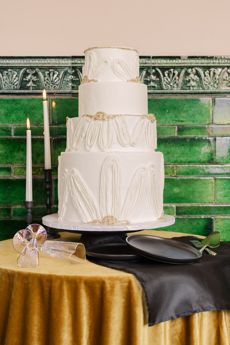 wedding-styled-shoot-cake-glasses-13774
