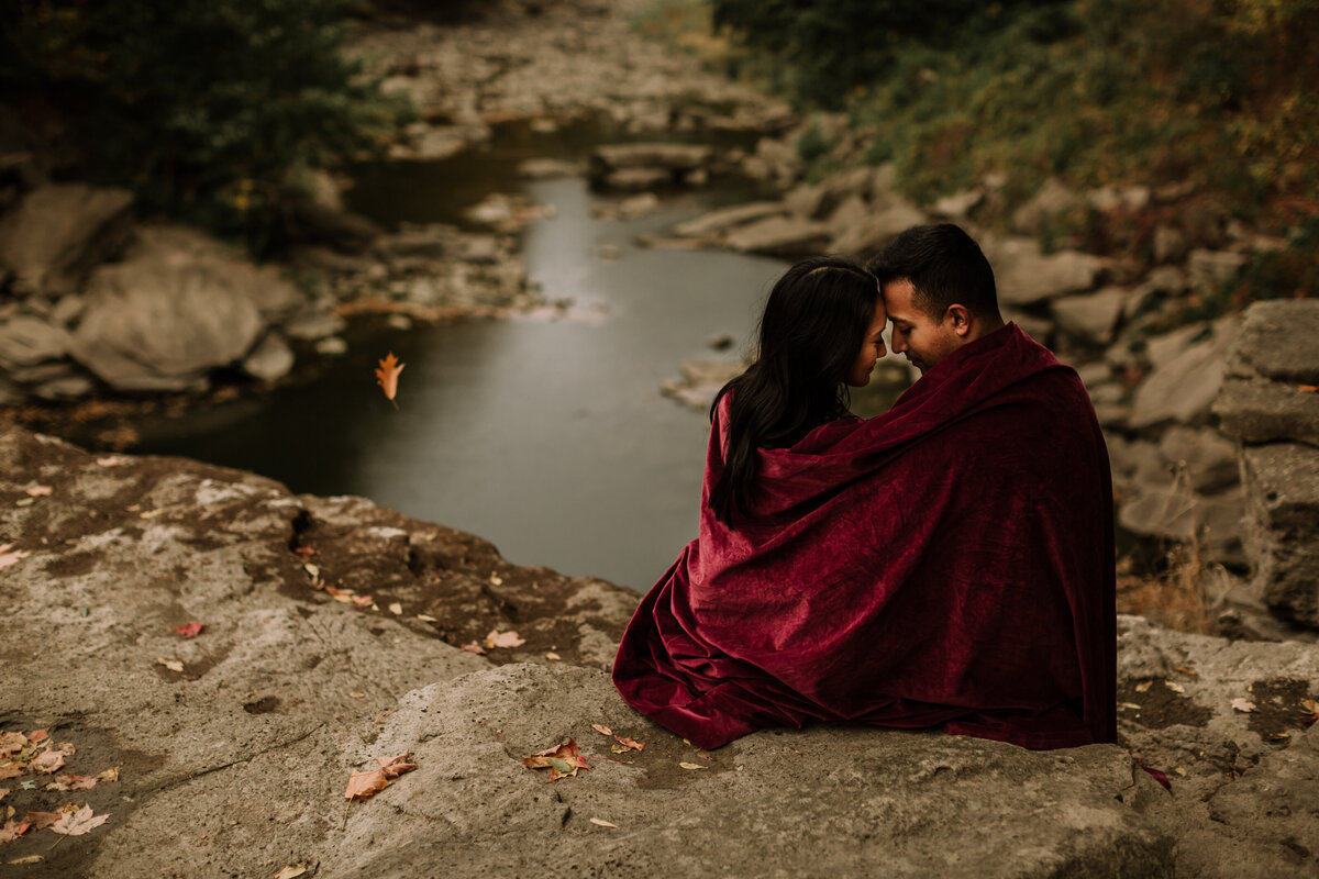 mel-hammad-fall-engagement-niagara-balls-falls-5