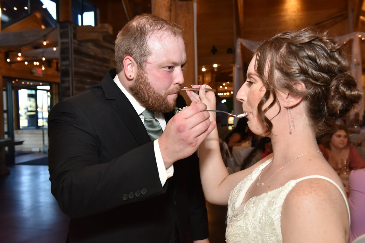 4410-Wedding at The Grands at Mulligans in Sartell Minnesota- Wedding Photographer Nicole Hollenkamp