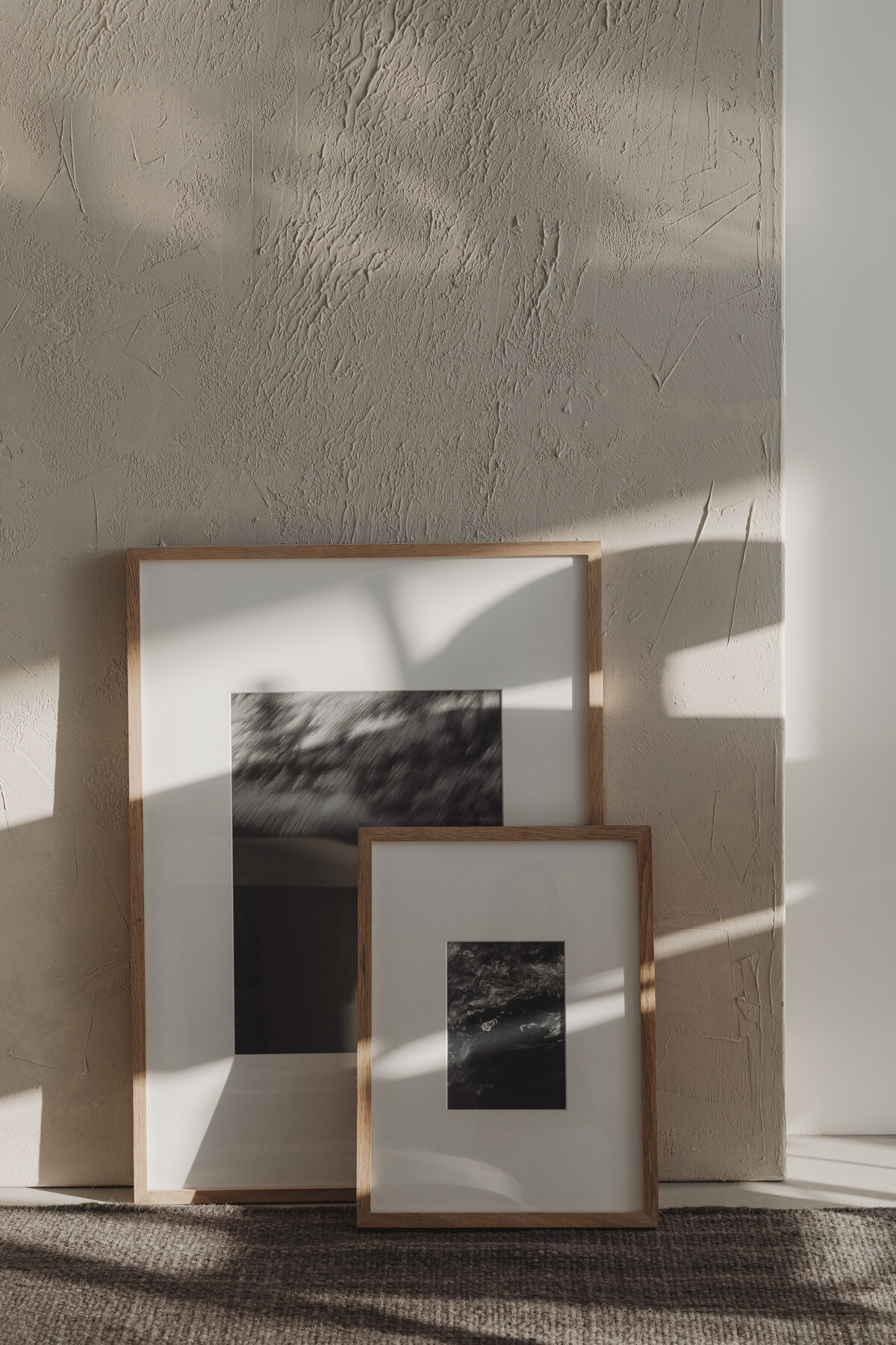 kaboompics_two-framed-pictures-leaning-against-a-textured-wall-36962