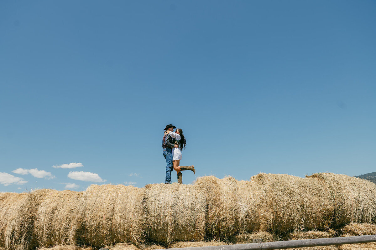 presley-gray-photo-haybale-forest-montana-elopement-7486
