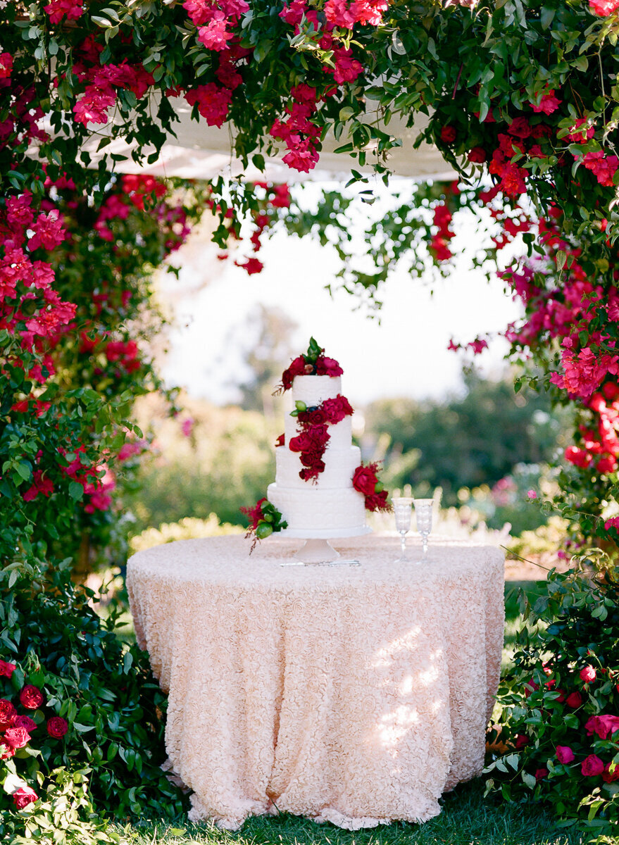 San-Ysidro-ranch-wedding-red-floral-inspiration-thedejaureguis-0039