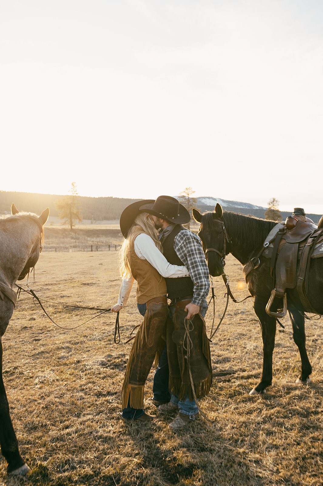 presley-gray-photo-montana-western-ranch-couples-photoshoot-1896