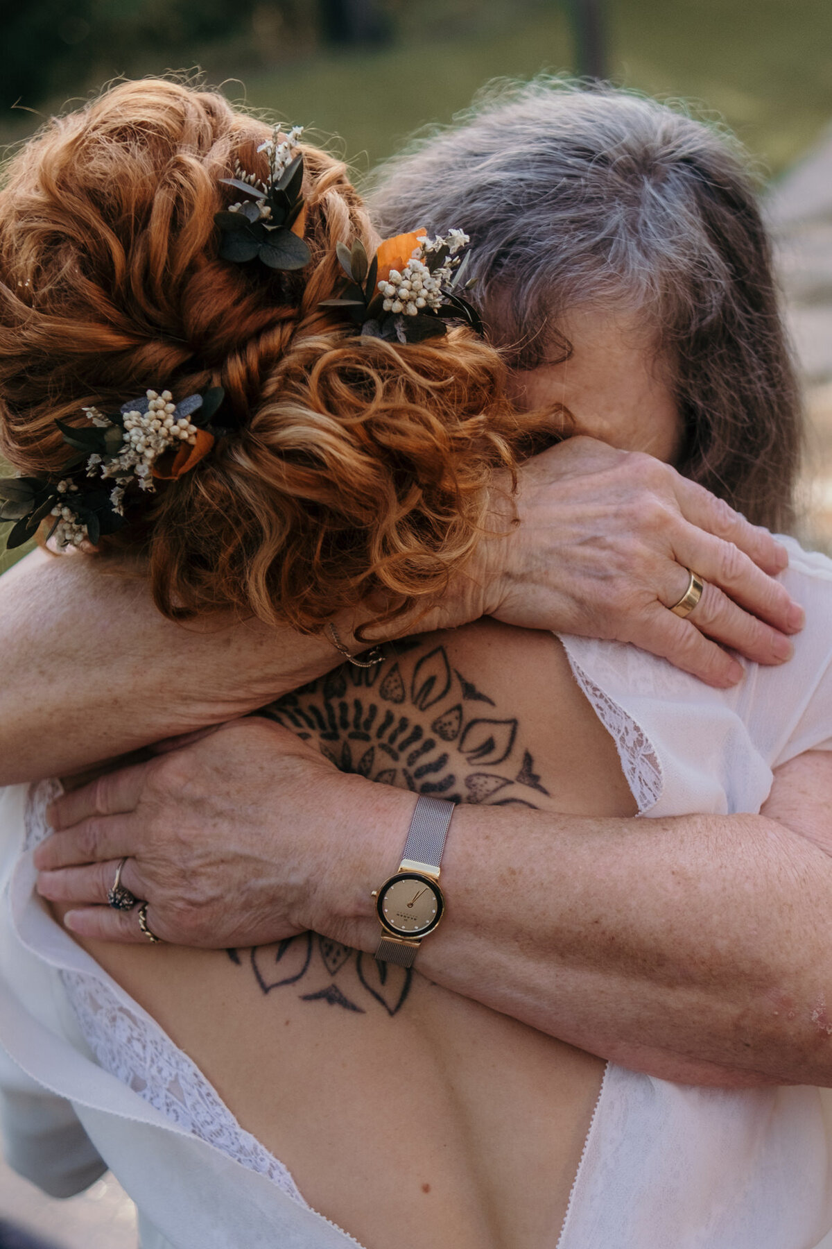 A moment of pure emotions where the bride hugs her mother.