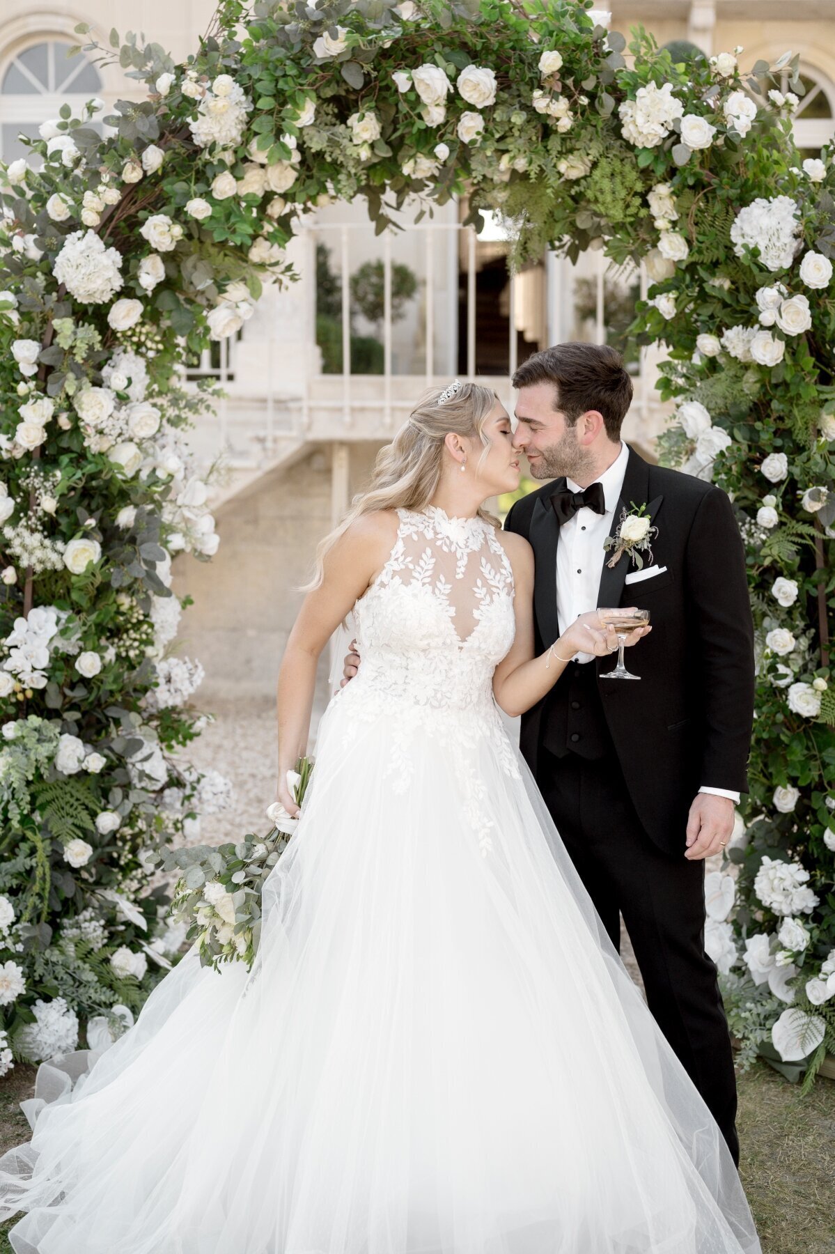 bride-groom-floral-arch
