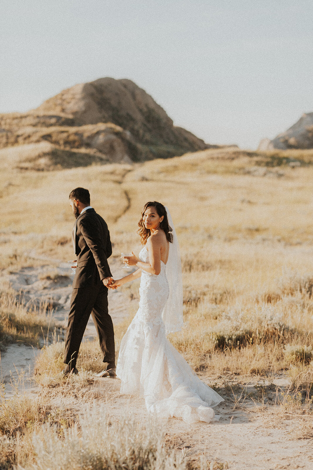 Photos by Canadian wedding and elopement photographer Sarah Rolles Photography