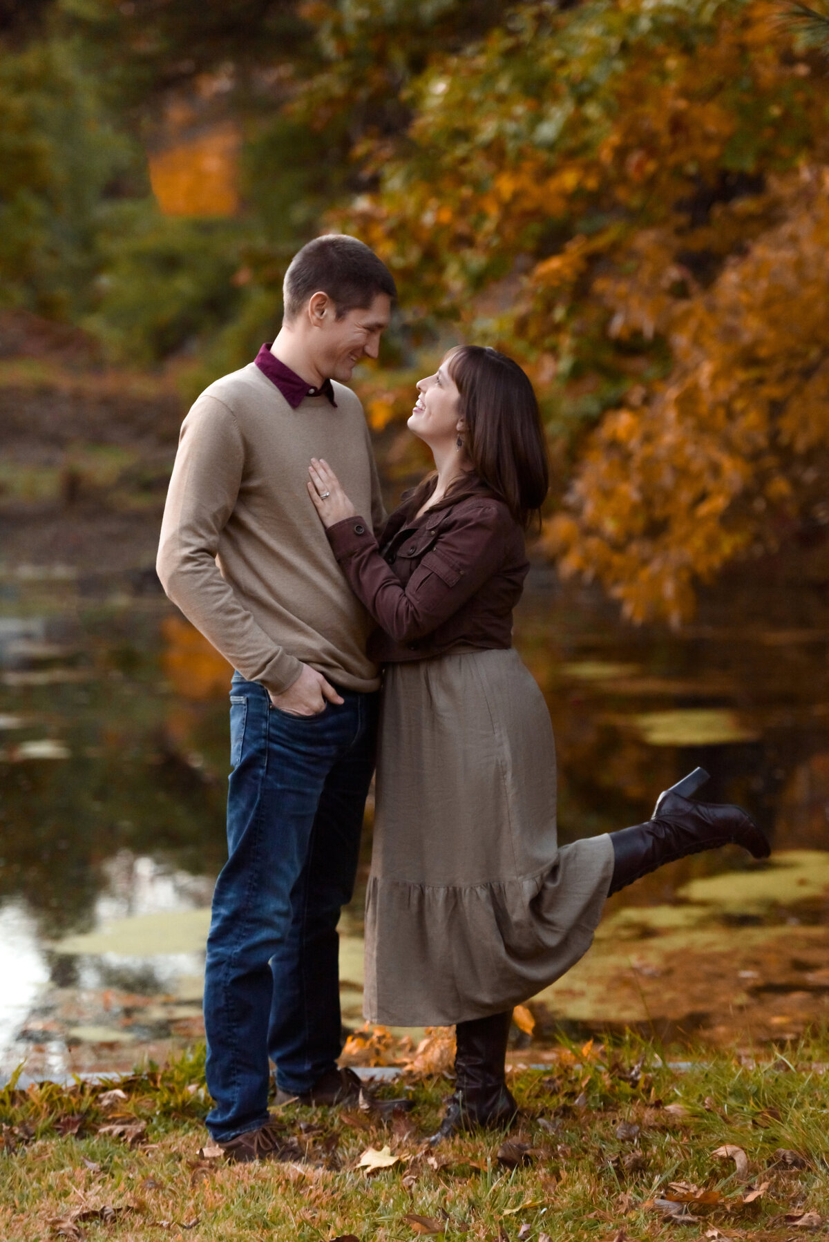 couples fall photo at the lake