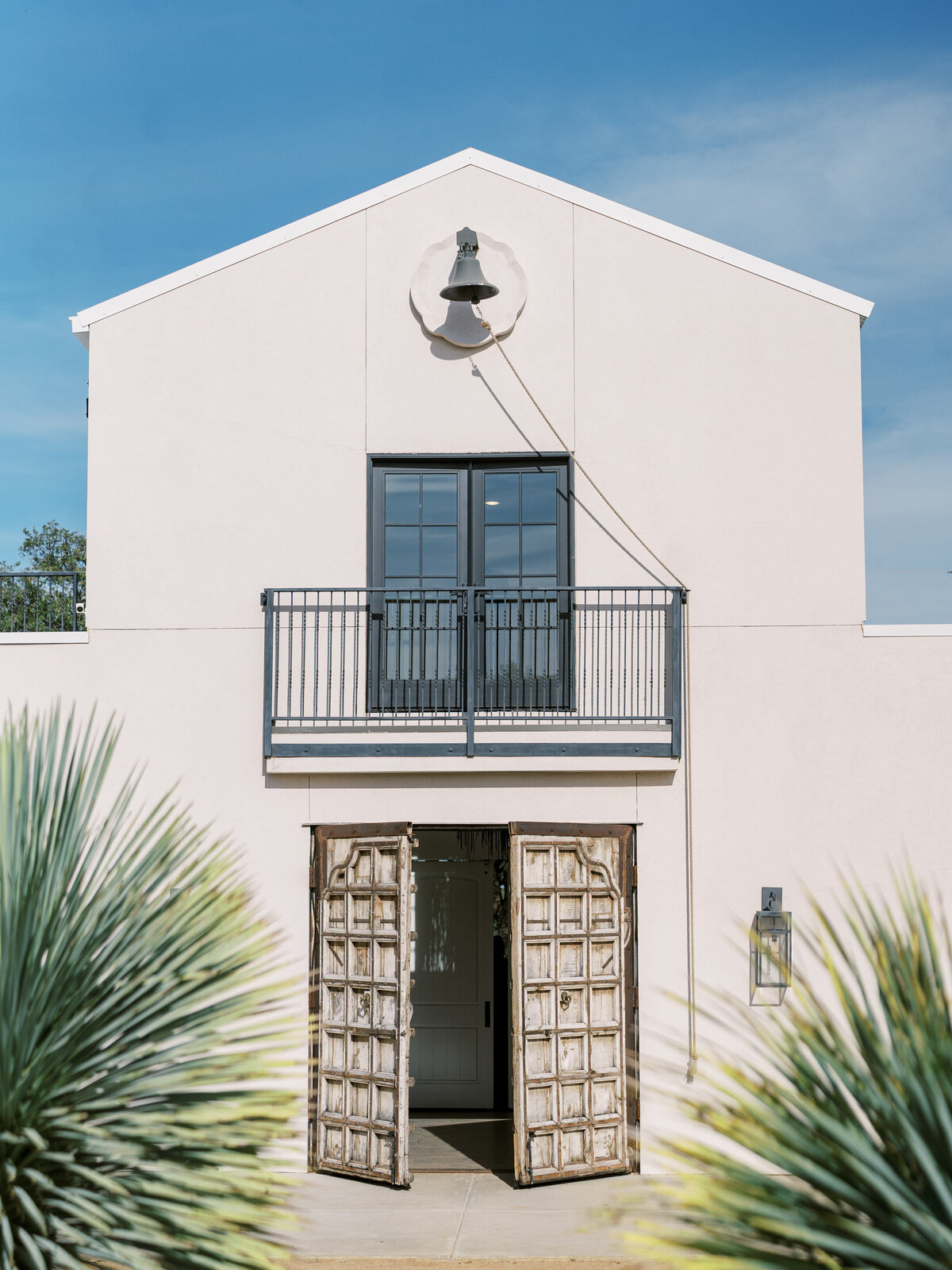 modern-bridal-details-dallas-wedding-lazy-s-hacienda-1