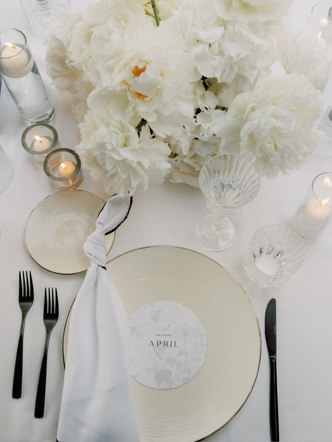 caruso-belmond-hotel-amalfi-coast-ravello-wedding-10-reception-table-florals-candlelight-jenny-fu-studio