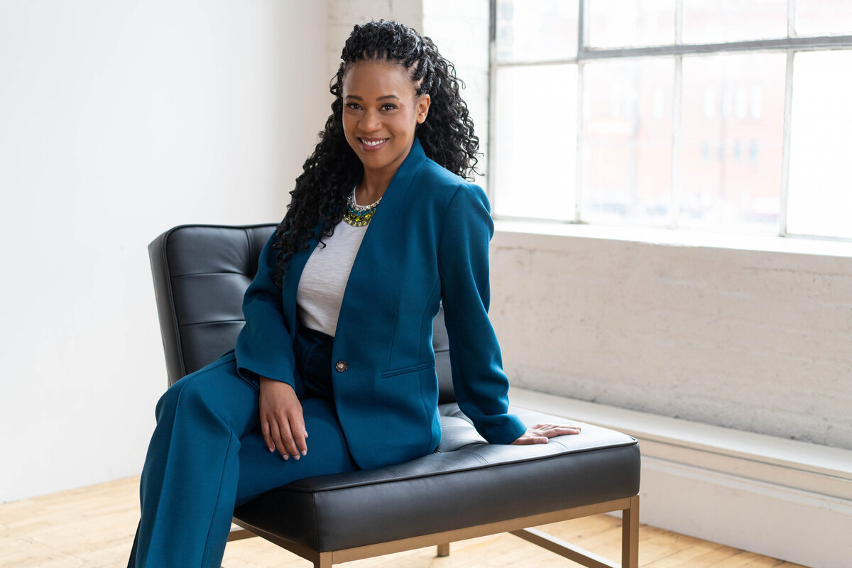Powerful_Woman_headshot_In_Suit
