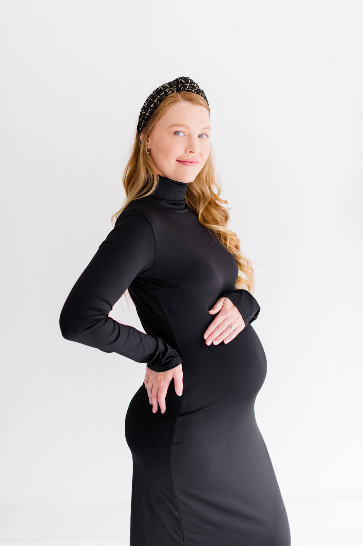 Elegant image of pregnant mom holding her belly
