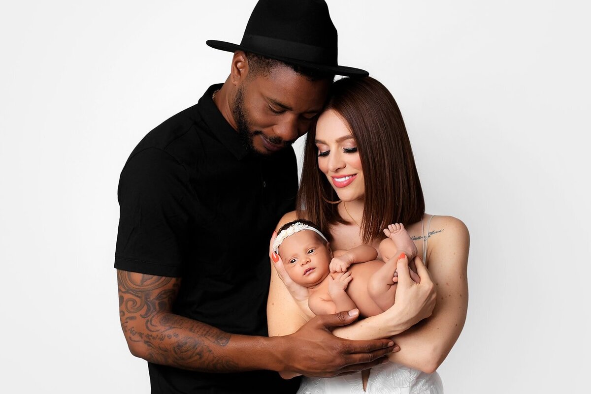 mobile-in-home-newborn-photography-vancouver-fraser-valley_family-mother-father-baby-girl-mixed