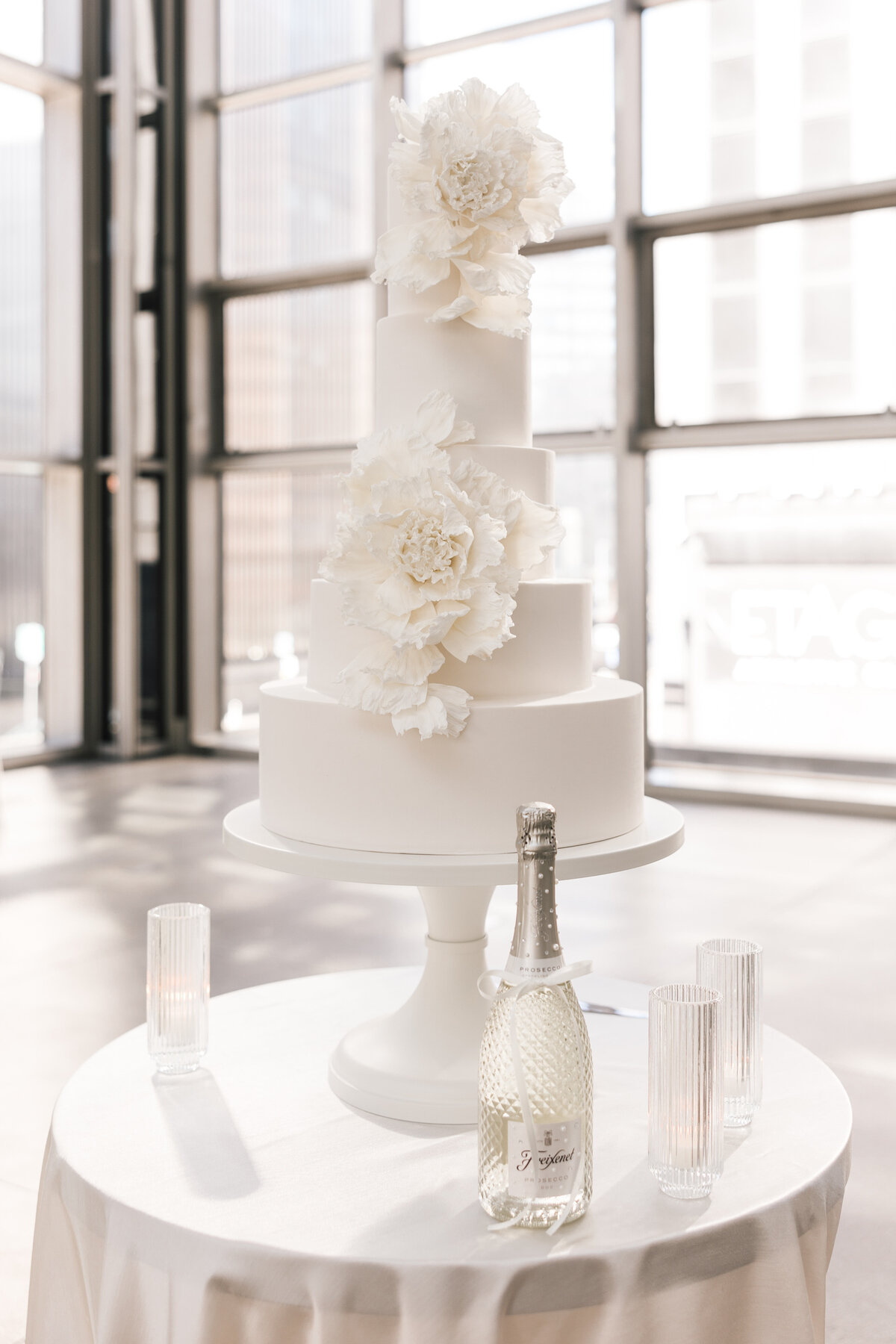 Monochromatic-Luxury-Wedding-Photography-Wintergarden-Pittsburgh-8639