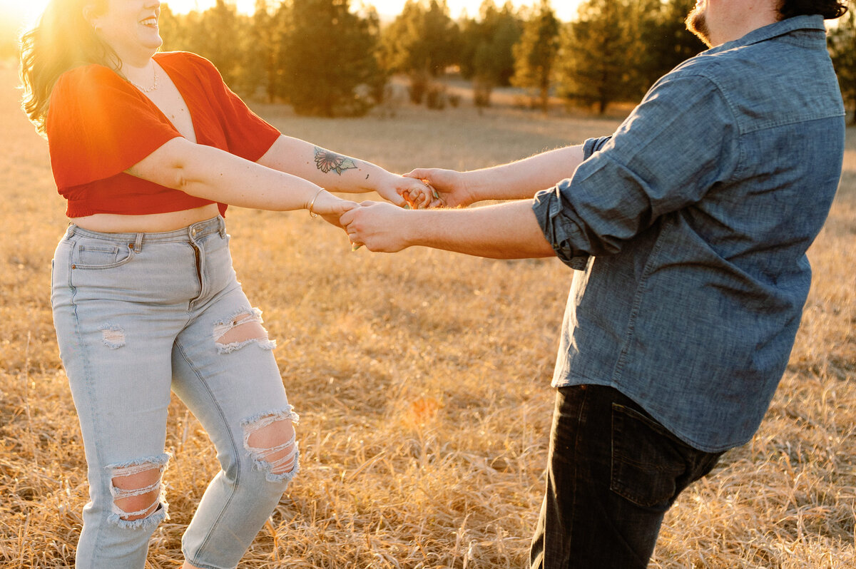 springtime_golden_hour_spokane_eastern_washington_engagement_session_02