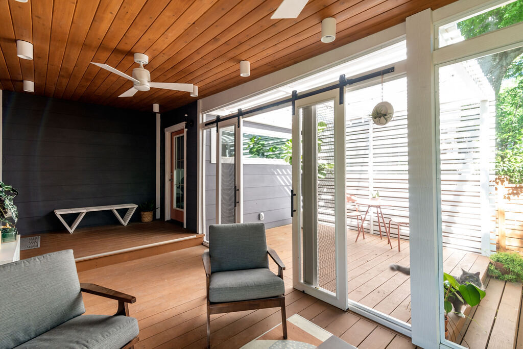 hello-home-modern-backyard-screened-porch-with-pergola-8