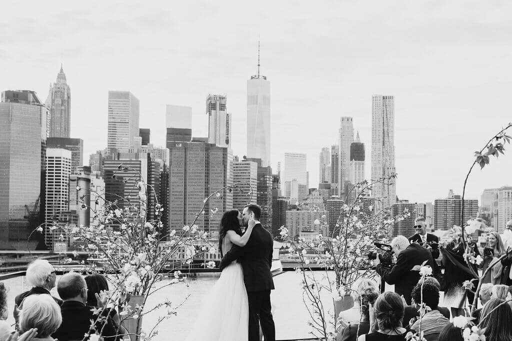 20-brooklyn-new-york-wedding-new-york-skyline-modern-vintage-events