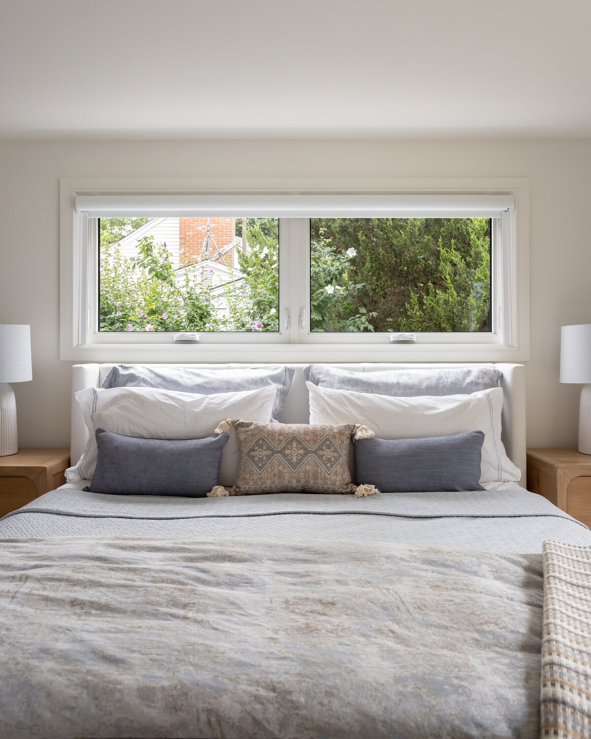 KatCo_Interiors-LakeHouse-PrimaryBedroom-06