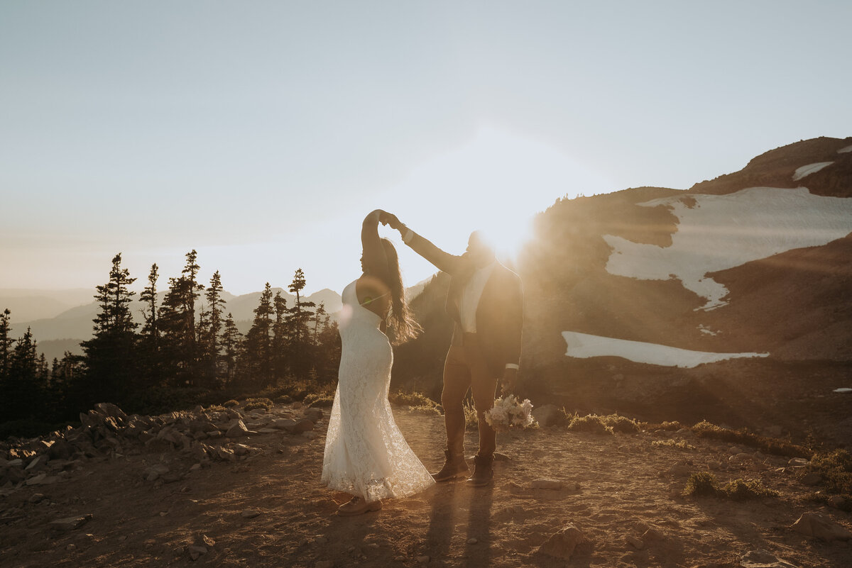 Mount-Rainier-Hiking-Elopement-Paradise-Inn-Panorama-Point-Annette-Ambrose-Photography-37