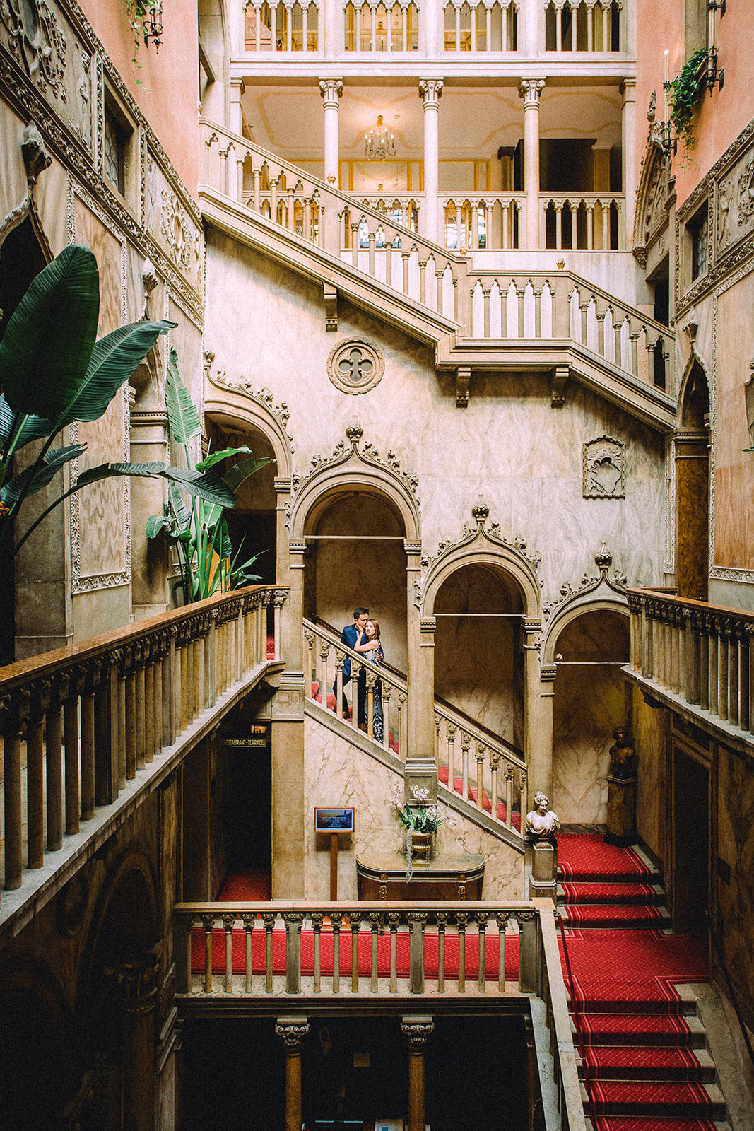 luxury-film-wedding-photographer-lake-como-venice-italy-dnieli