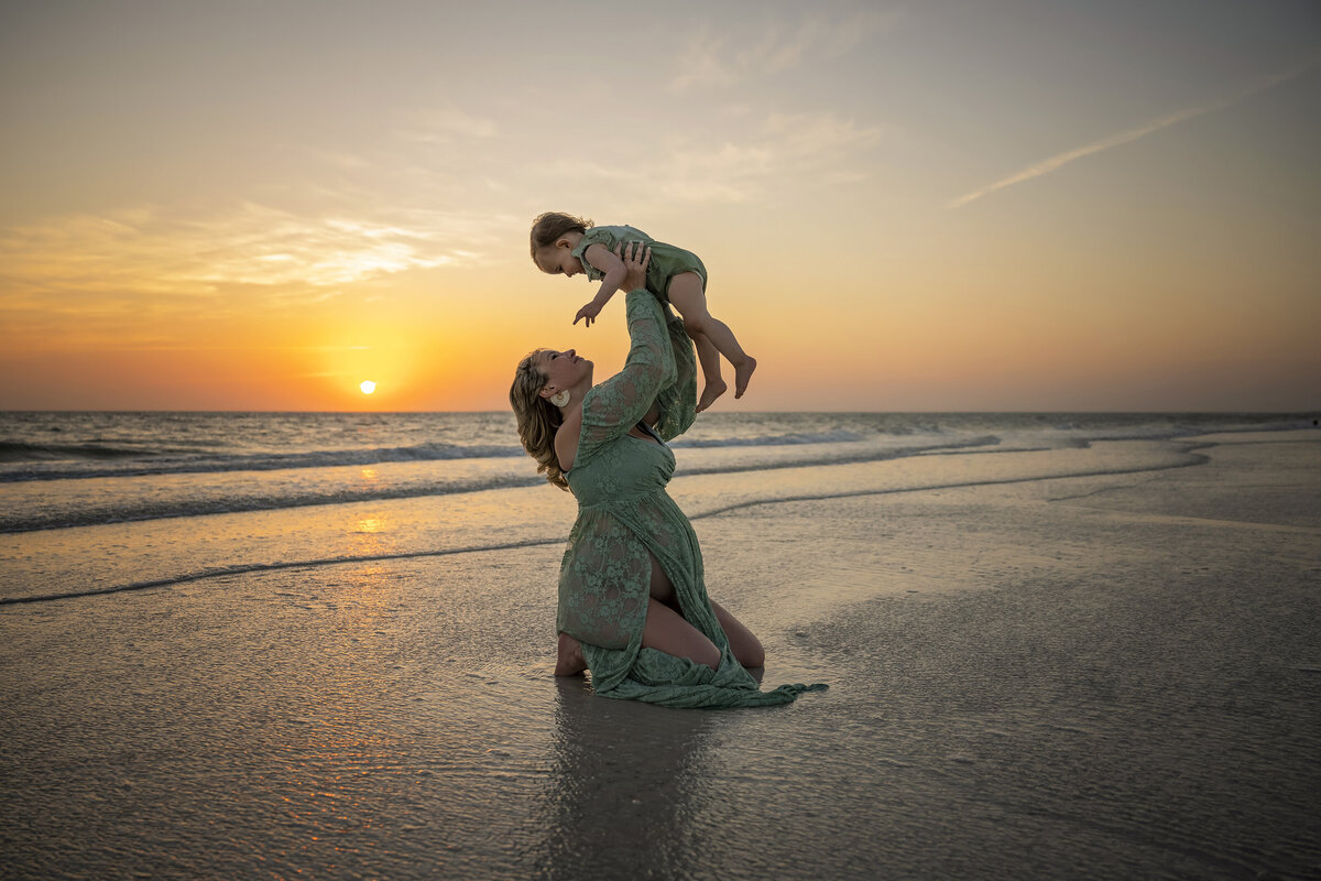 Maternity photoshoot during sunset with daughter in Florida during golden hour
