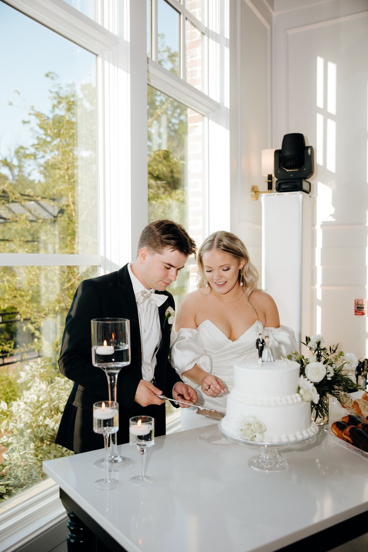 Velvet-and-Vows-Wedding-Photography-and-Film-_JillianCole-32-min