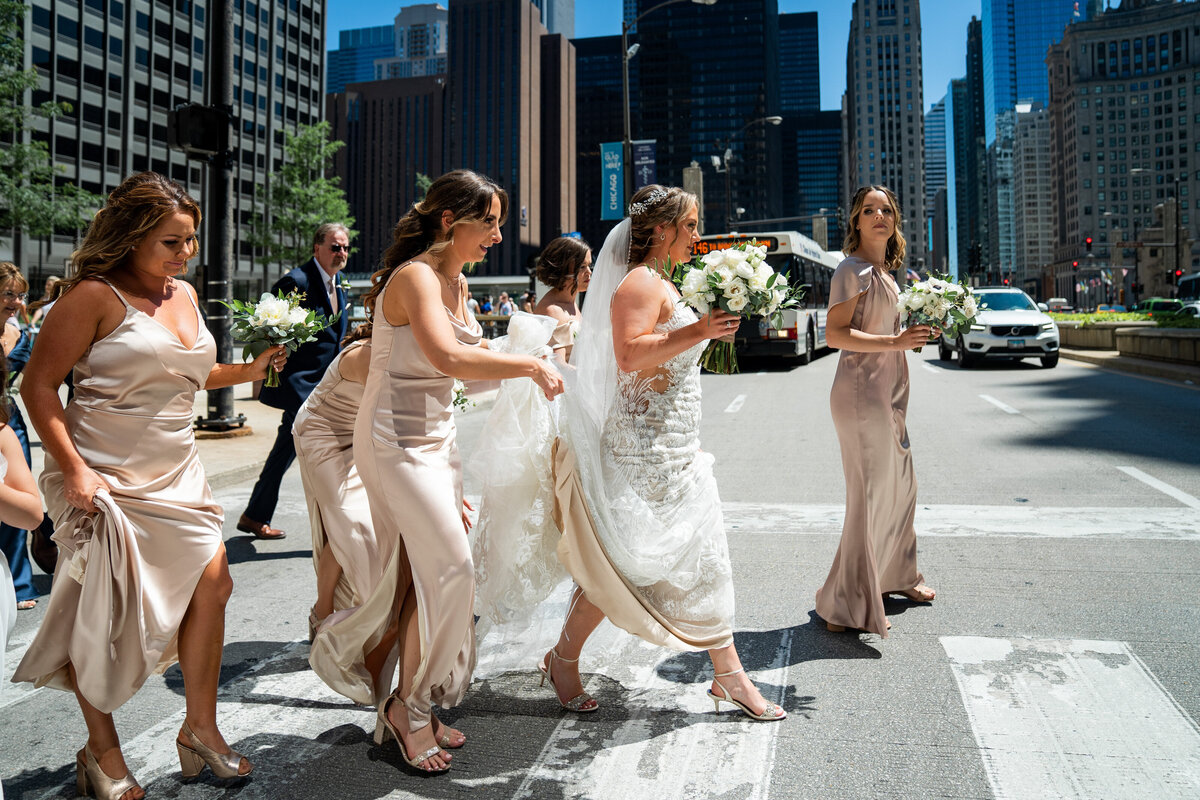 27Intercontinental-Chicago-Hotel-Wedding-Photos-Lauren-Ashlely-Studios