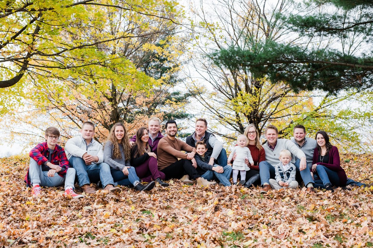 extended family photo in the fall