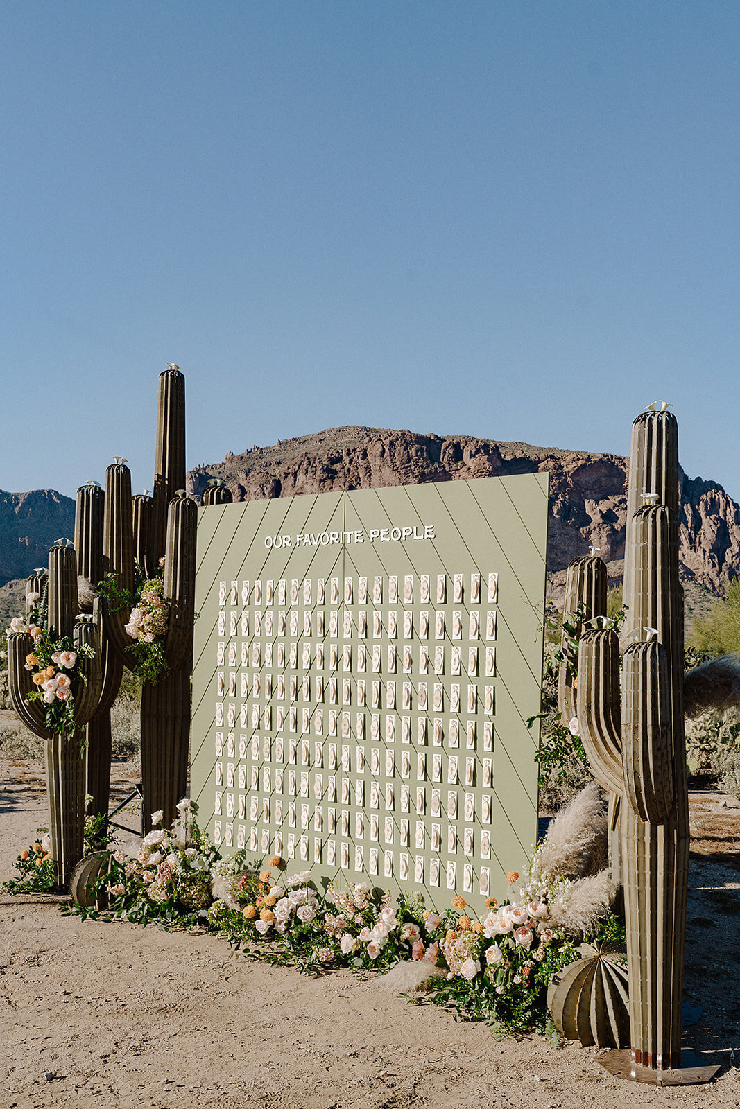 arizona-wedding-cactus-escort-display