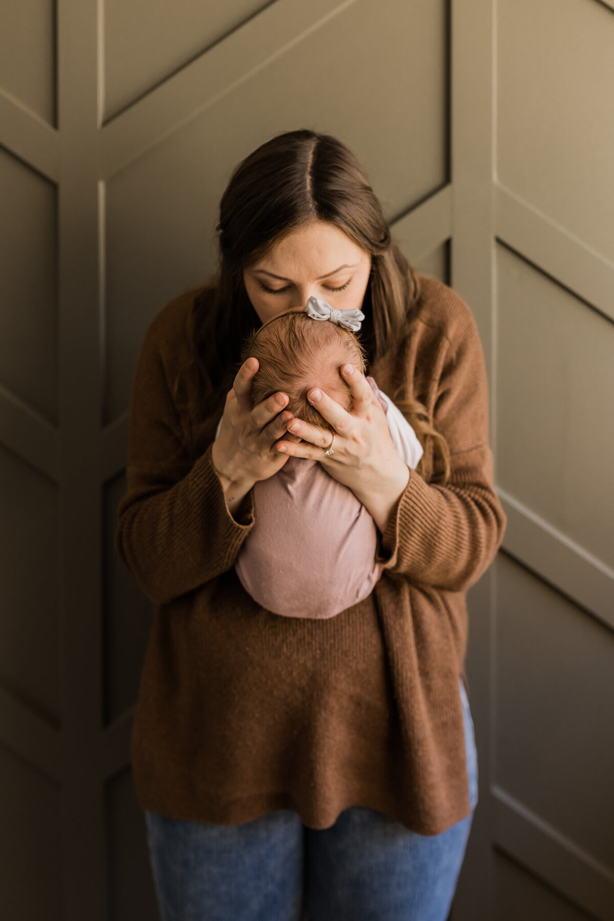 motherhood session in Burnaby by Jillian Nielsen Photography