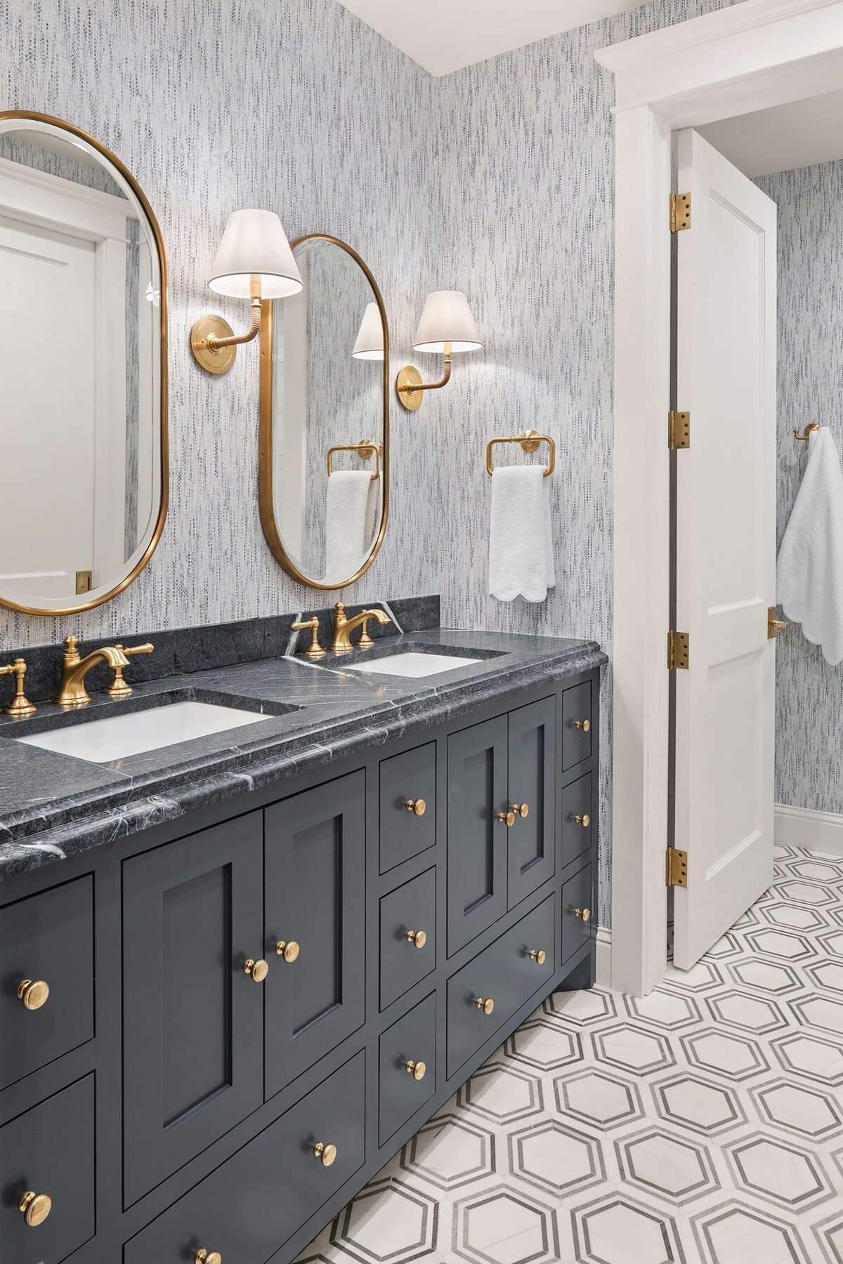 Luxury_Custom_Home_Cottagewood_29
