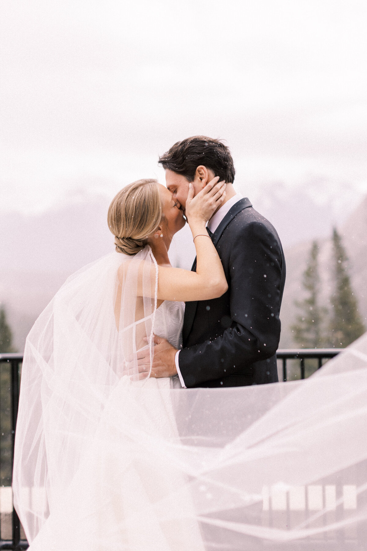 calgary_wedding_photographers_fairmont_banff_springs_destination_wedding_nicole_sarah-46