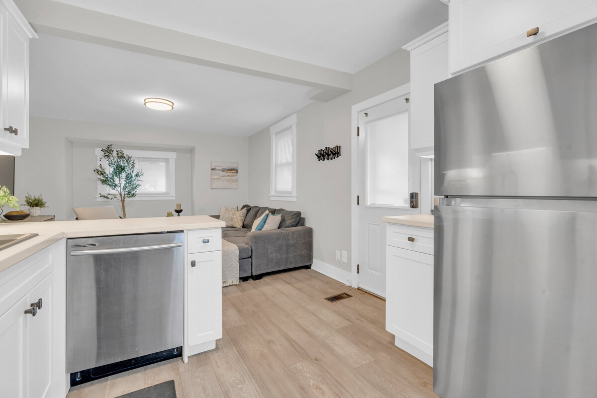 020-194dundas-20