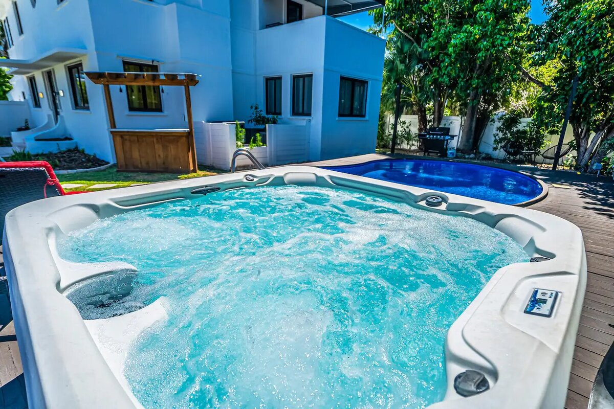 Hot tub (1)
