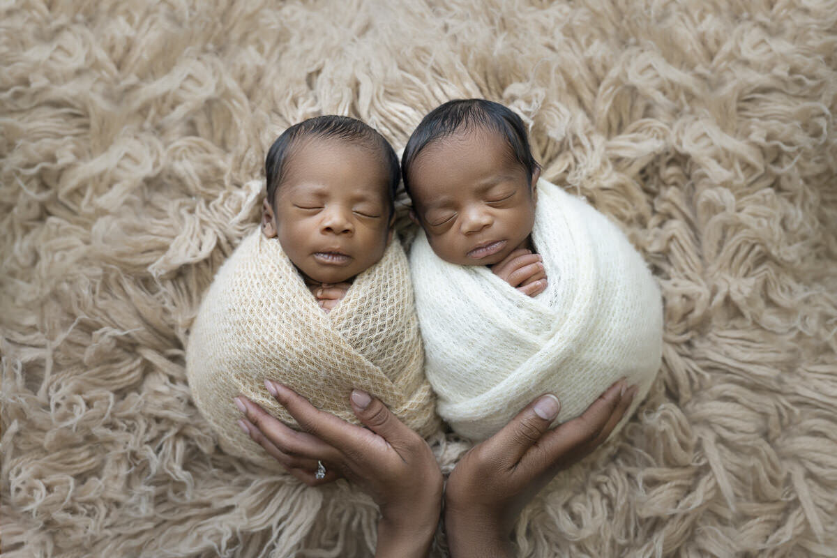 18 Newborn twins with moms hands