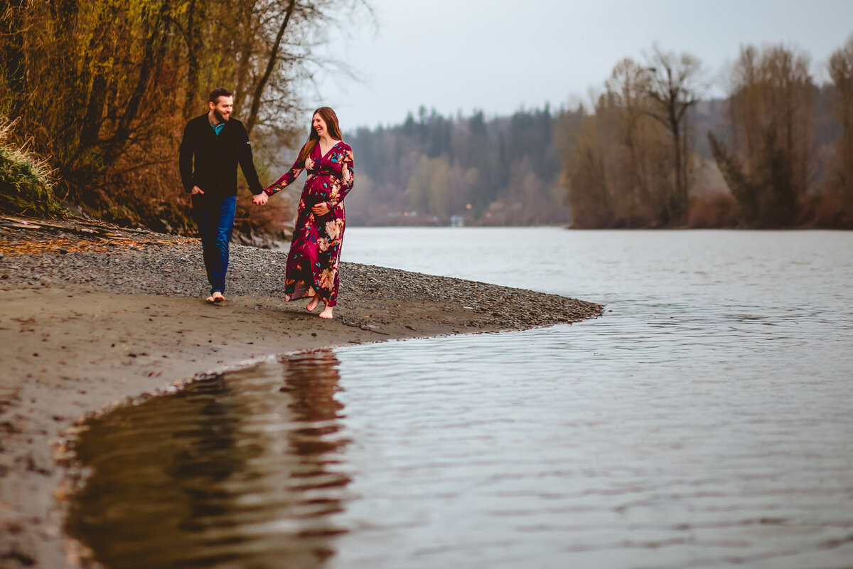 river, maternity, love, walking, abbotsford, fraser valley