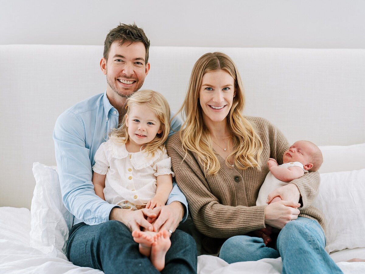 modern-indoor-newborn-richmond-va-photos-amy-nicole-photography-0042