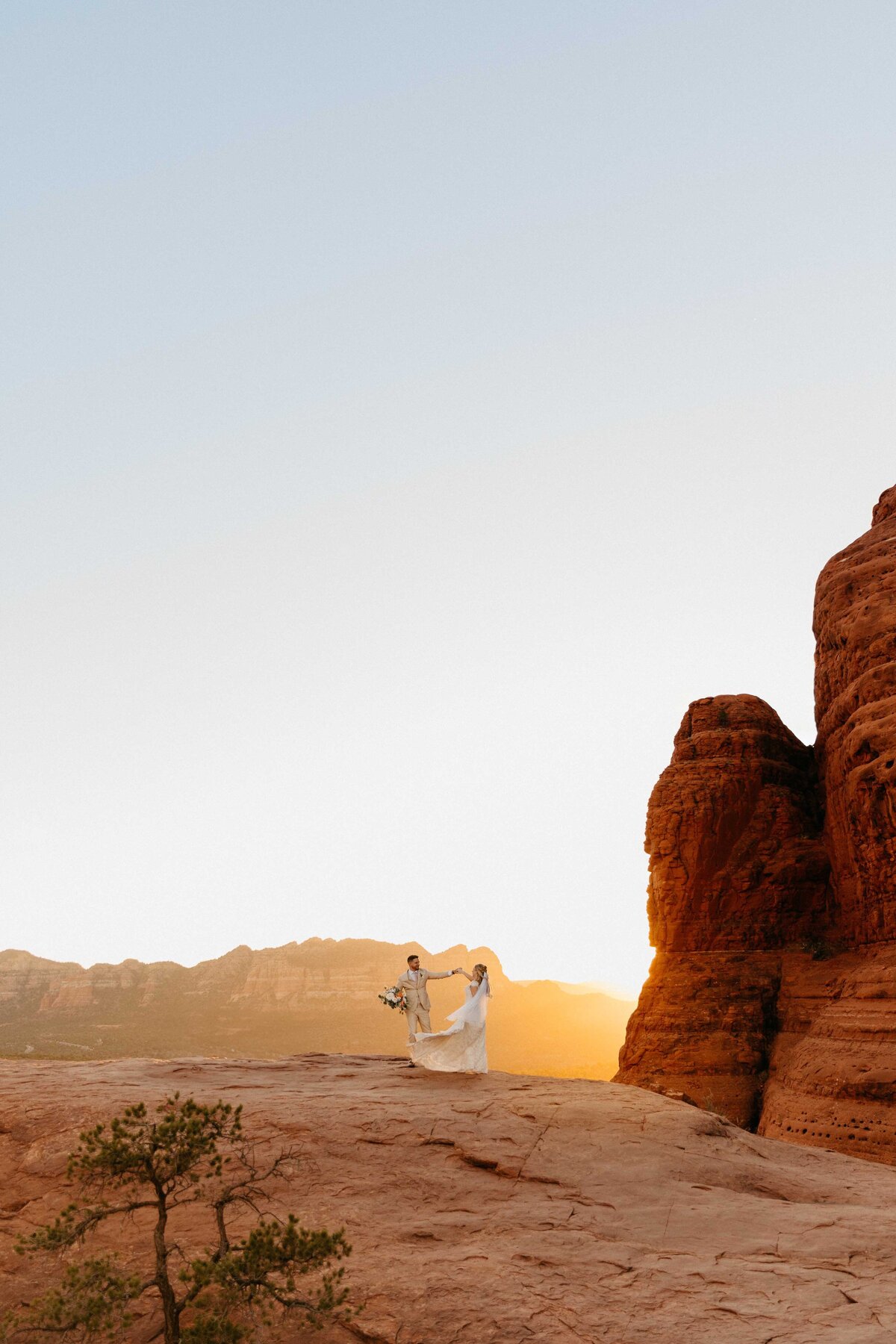 Sedona-Arizona-Red-Rock-Elopement-Wedding-Photographer_0002