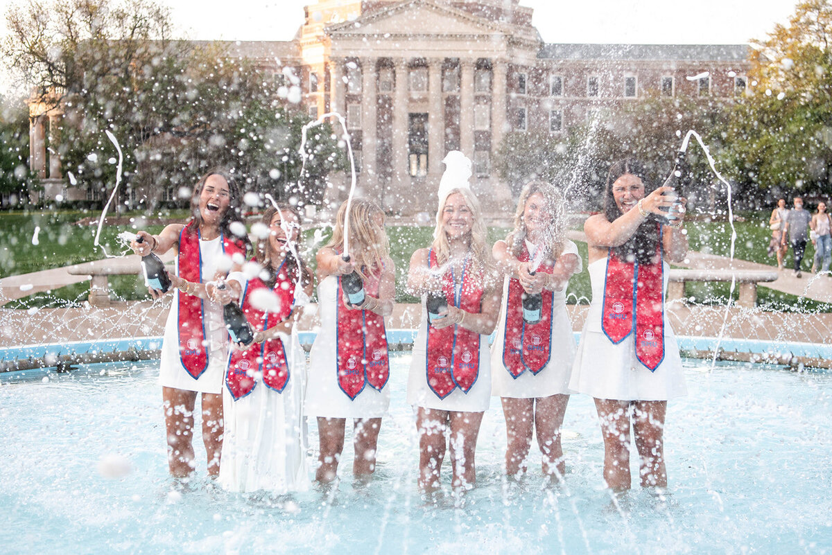 kam-smu-graduation-group-041025-143