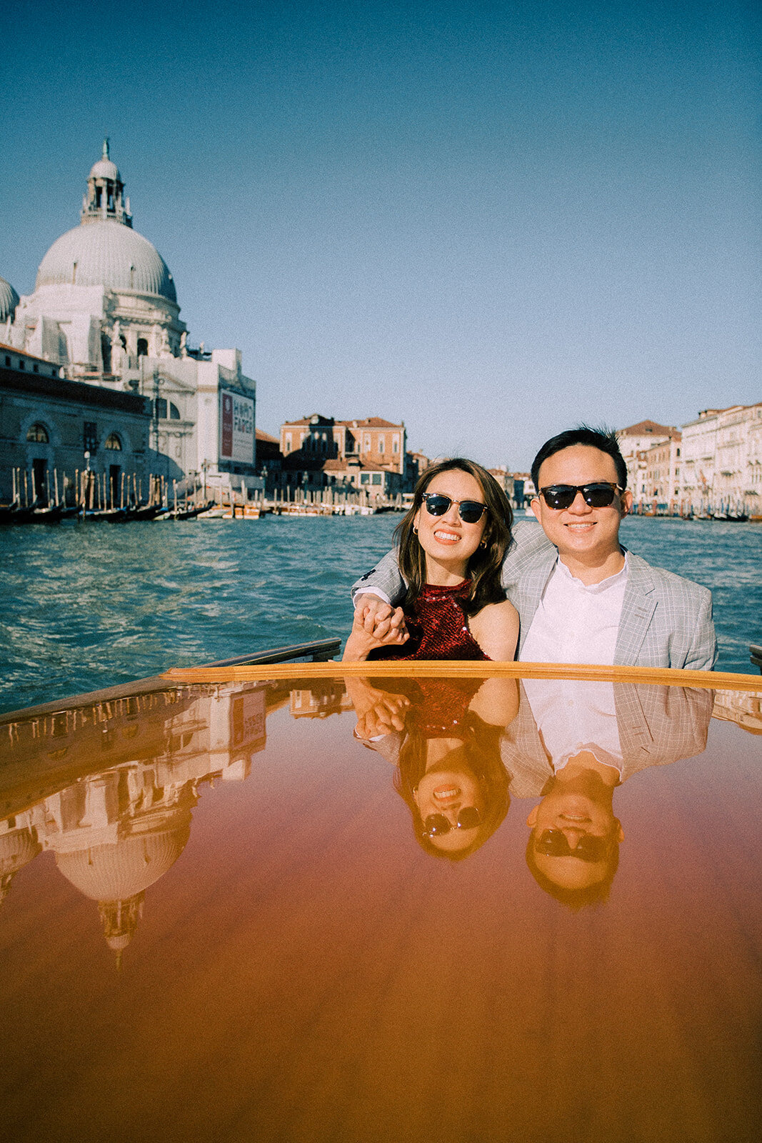 Venice-taxi-boat-luxury-photoshoot-couple-wedding15