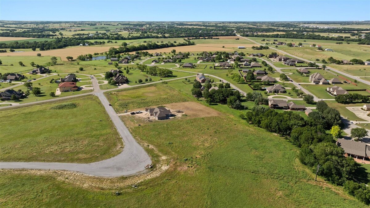 Lot location within desirable Lindsay ISD
