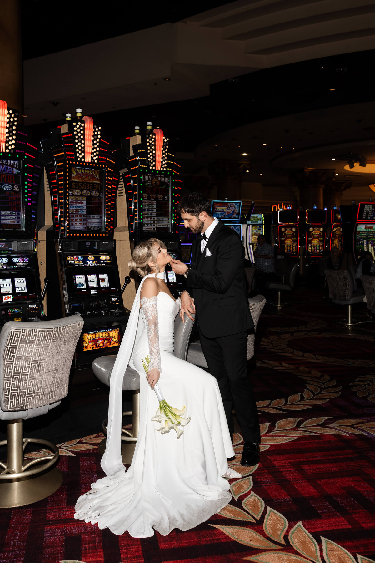59_riskyexposure_maddie-noah_las-vegas-elopement-photography