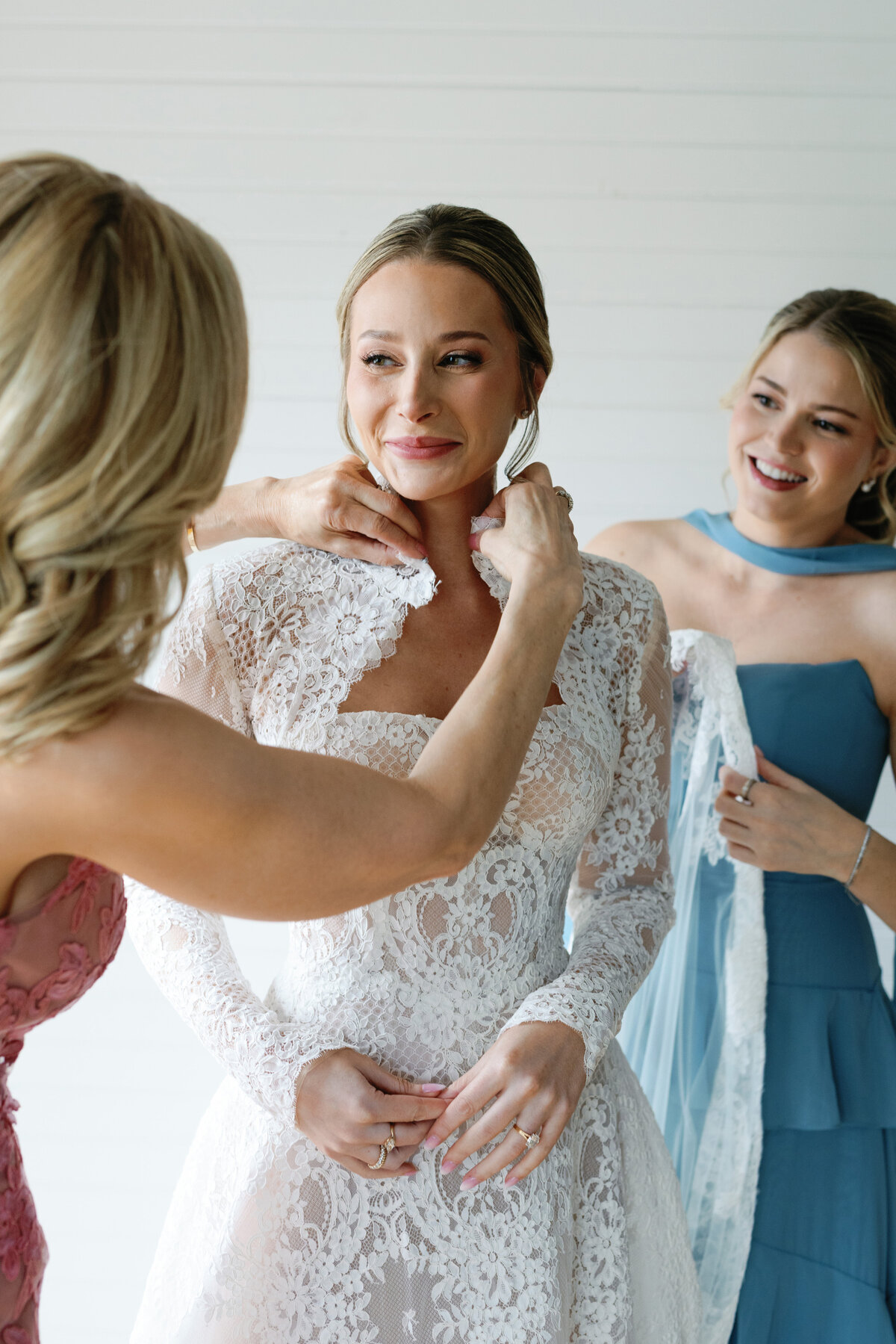 bride-at-castle-hill-inn.jpg12