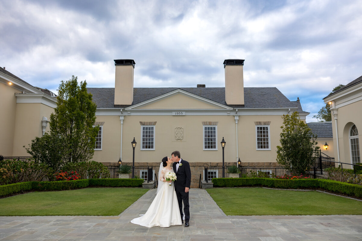 piedmont-driving-club-wedding-courtyard