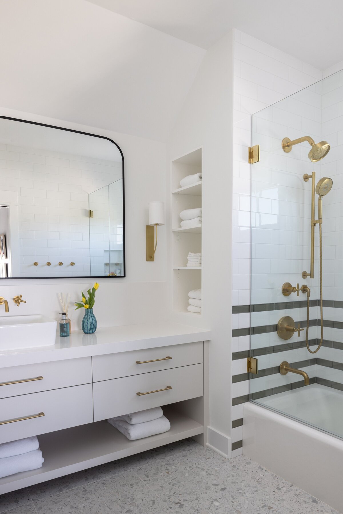 10.GuestBath_J Banks Design_Lee Folly Beach_2