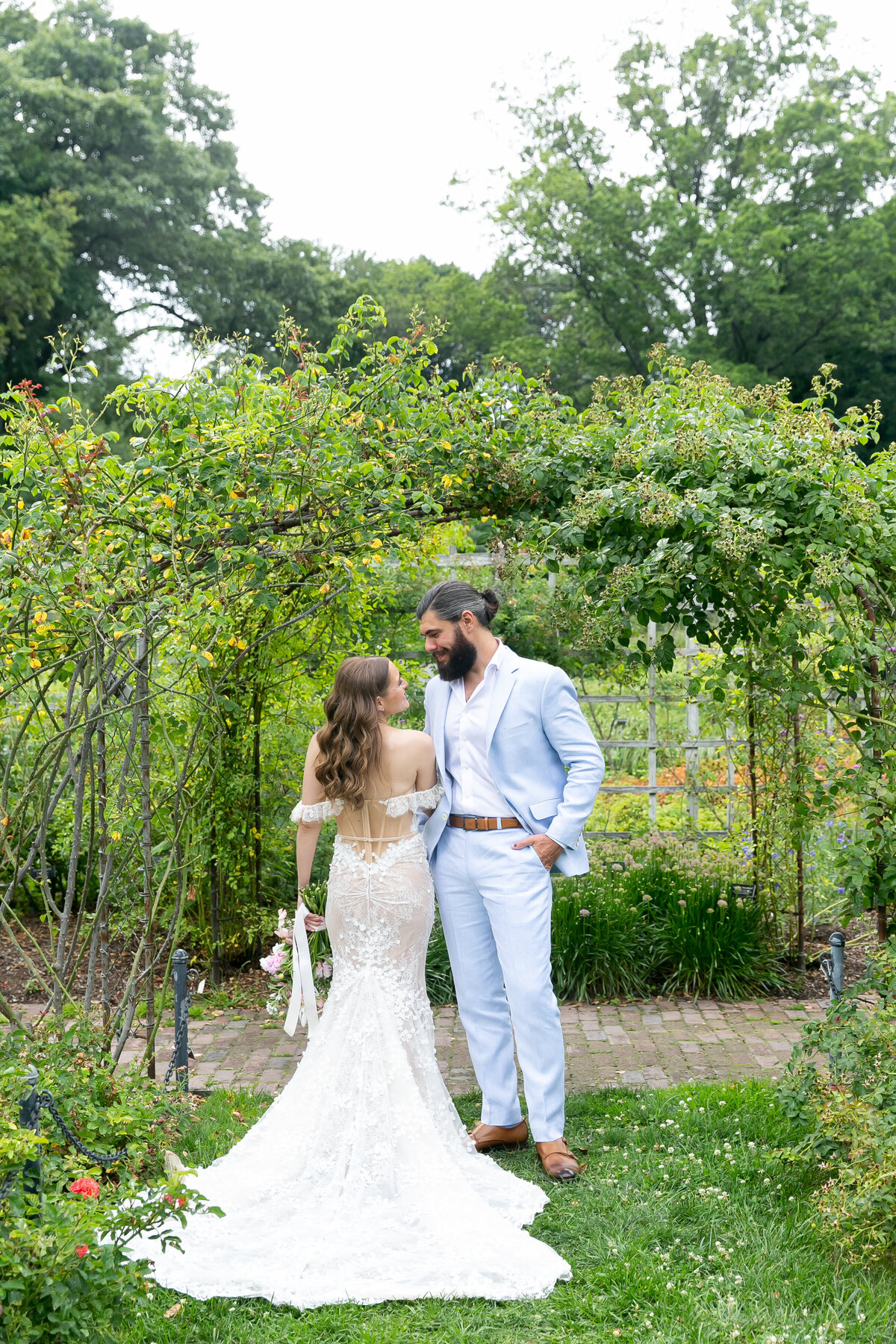brooklyn-garden-chic-summer-wedding-ahp-23