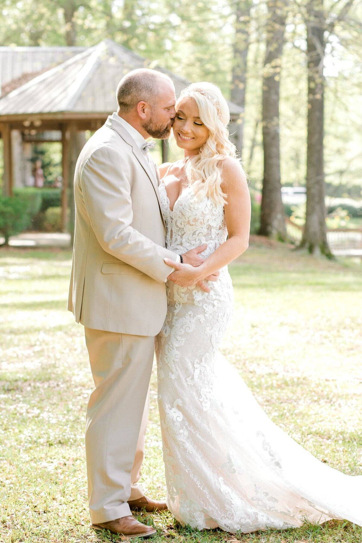 Bride and groom Mississippi wedding