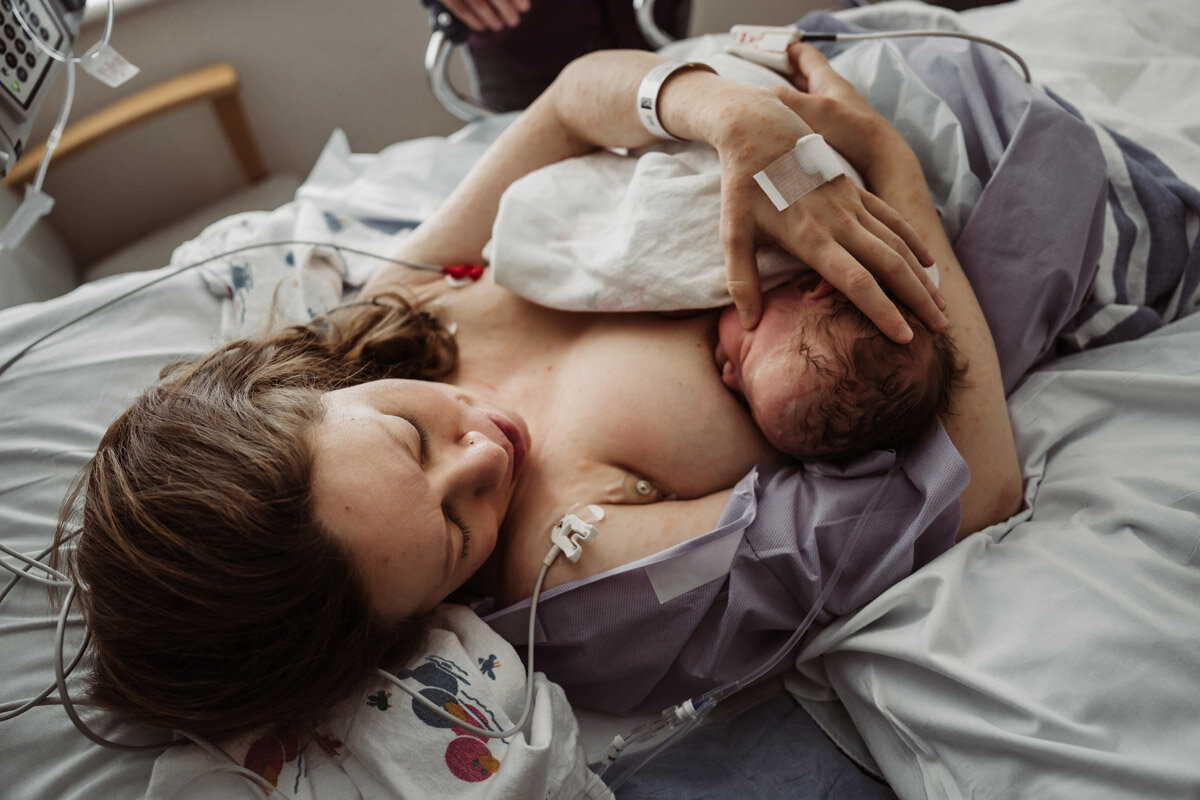 cesarean-birth-photography-natalie-broders-c-045