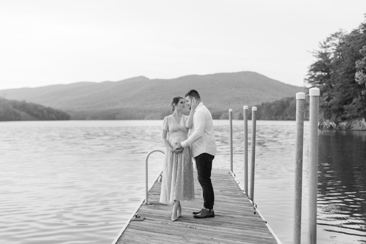 Documentary-Maternity-Session-at-Carvins-Cove-RJ-12