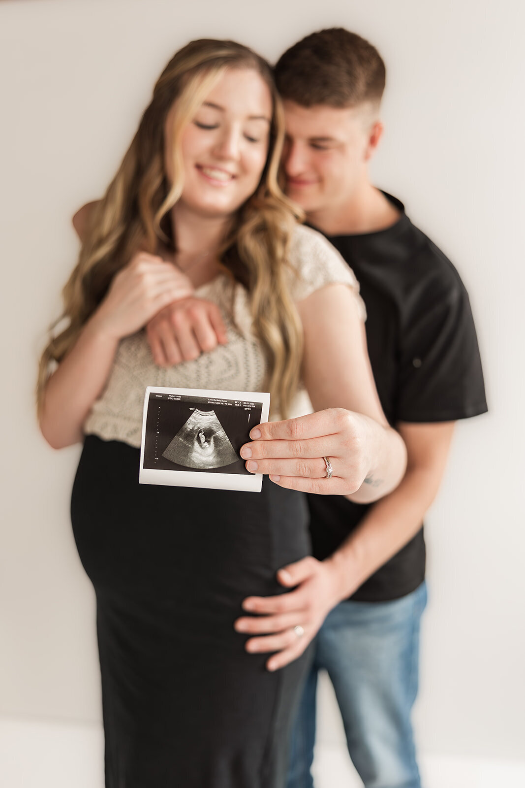 Announcement Photos 2024_Alexis Fox Photography + studio + Pregnancy Annoucement + Fortville + Indiana (11 of 29)